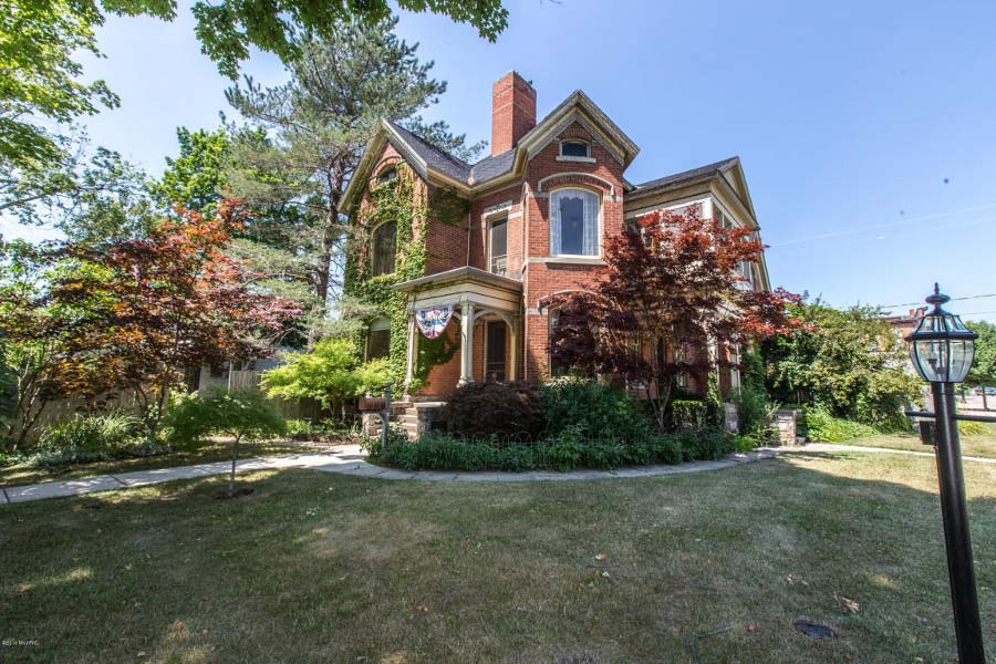 5 Unique Historic Homes Under $200,000 - Historic Homes by the Michigan ...